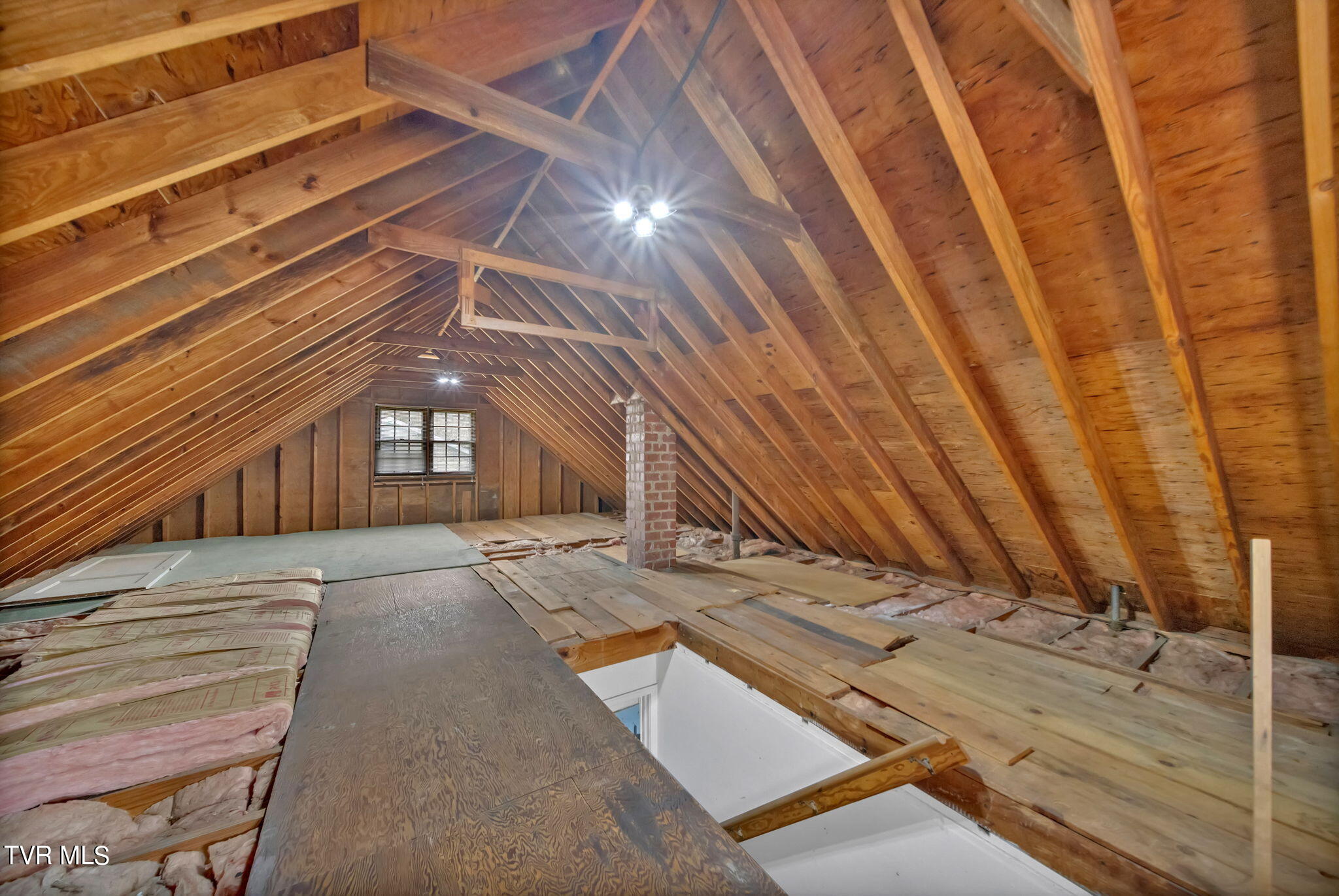 233 Cherokee Road Bristol, VA 24201 - Photo 17 of 31 15-web-or-mls-2B4A0689
