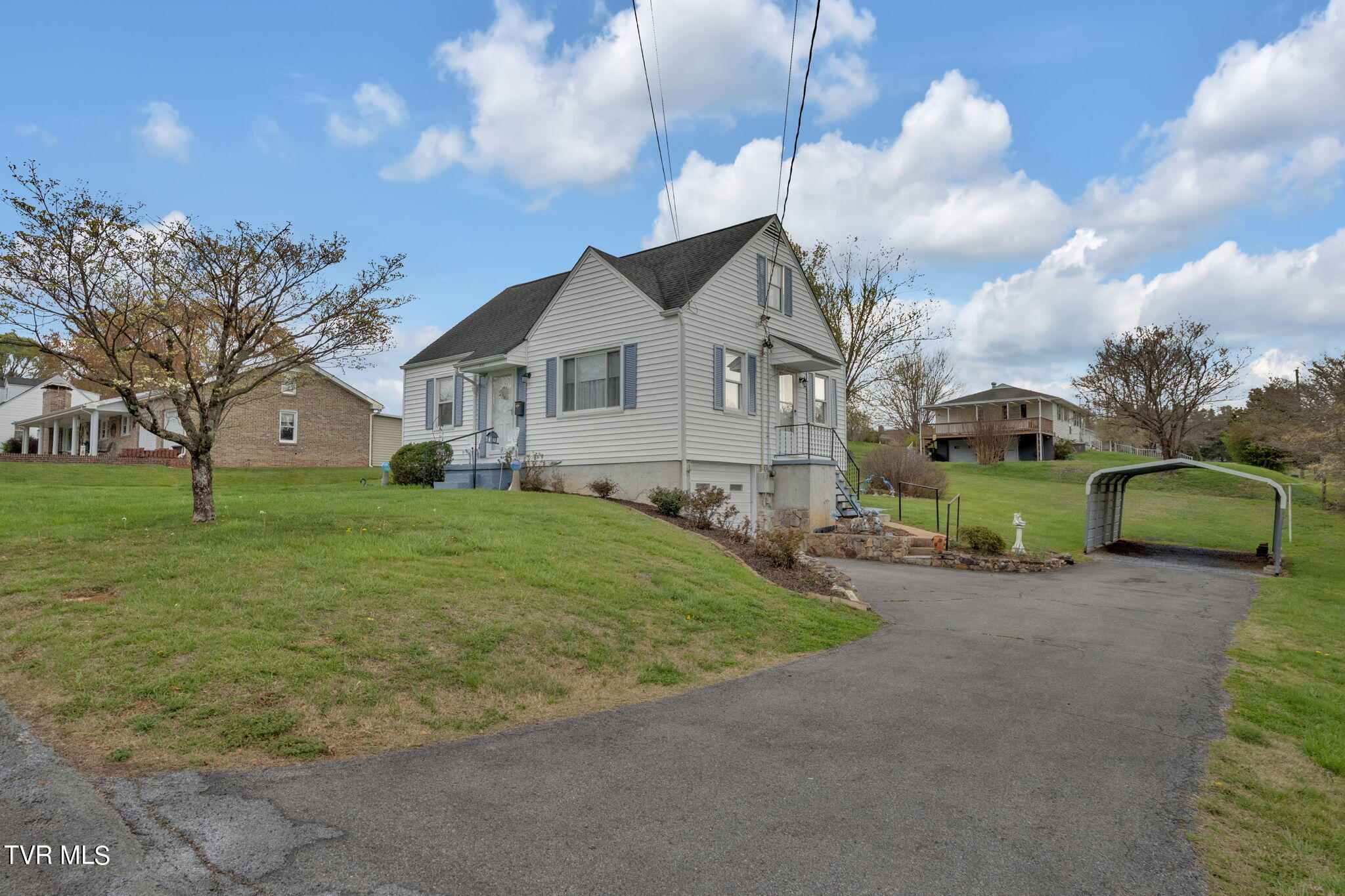 233 Cherokee Road Bristol, VA 24201 - Photo 23 of 31 23-web-or-mls-2B4A0744