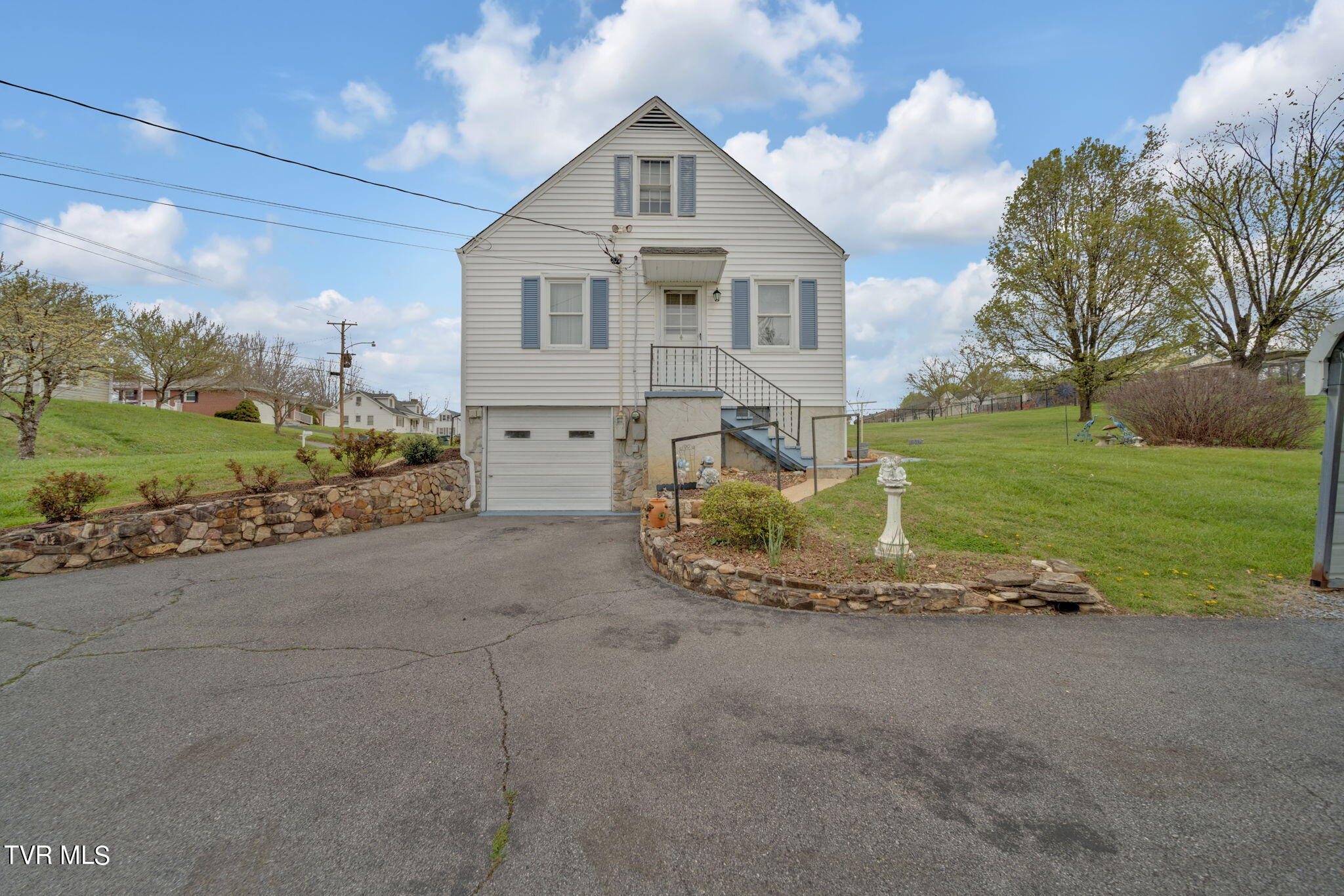 233 Cherokee Road Bristol, VA 24201 - Photo 24 of 31 24-web-or-mls-2B4A0749