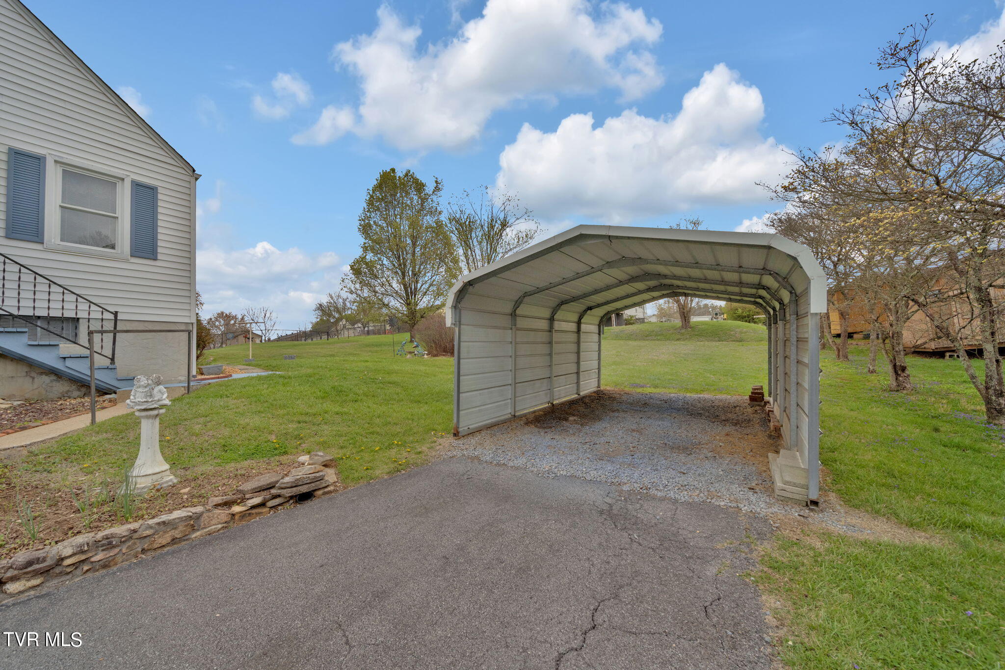 233 Cherokee Road Bristol, VA 24201 - Photo 25 of 31 25-web-or-mls-2B4A0754