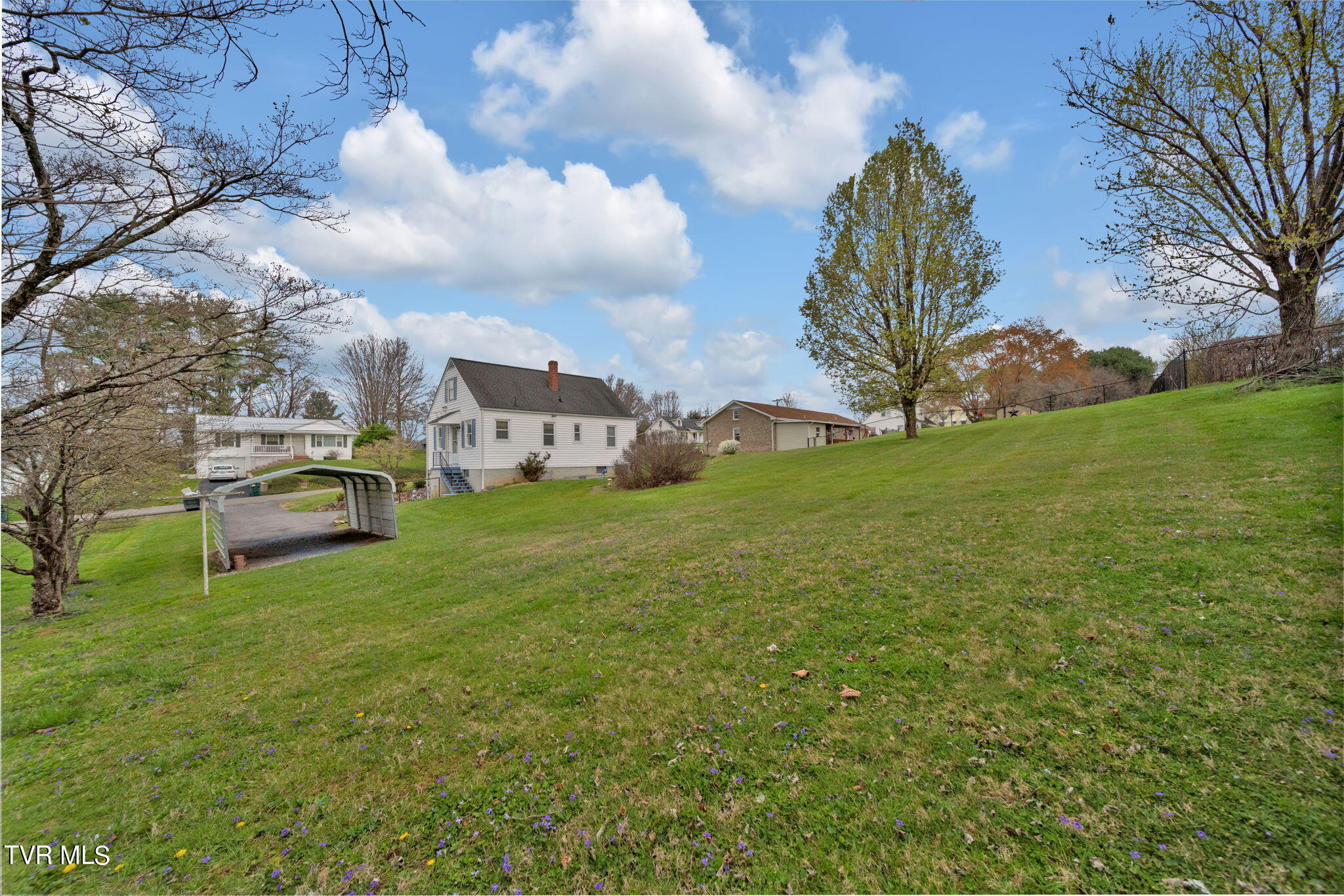 233 Cherokee Road Bristol, VA 24201 - Photo 26 of 31 26-web-or-mls-2B4A0759