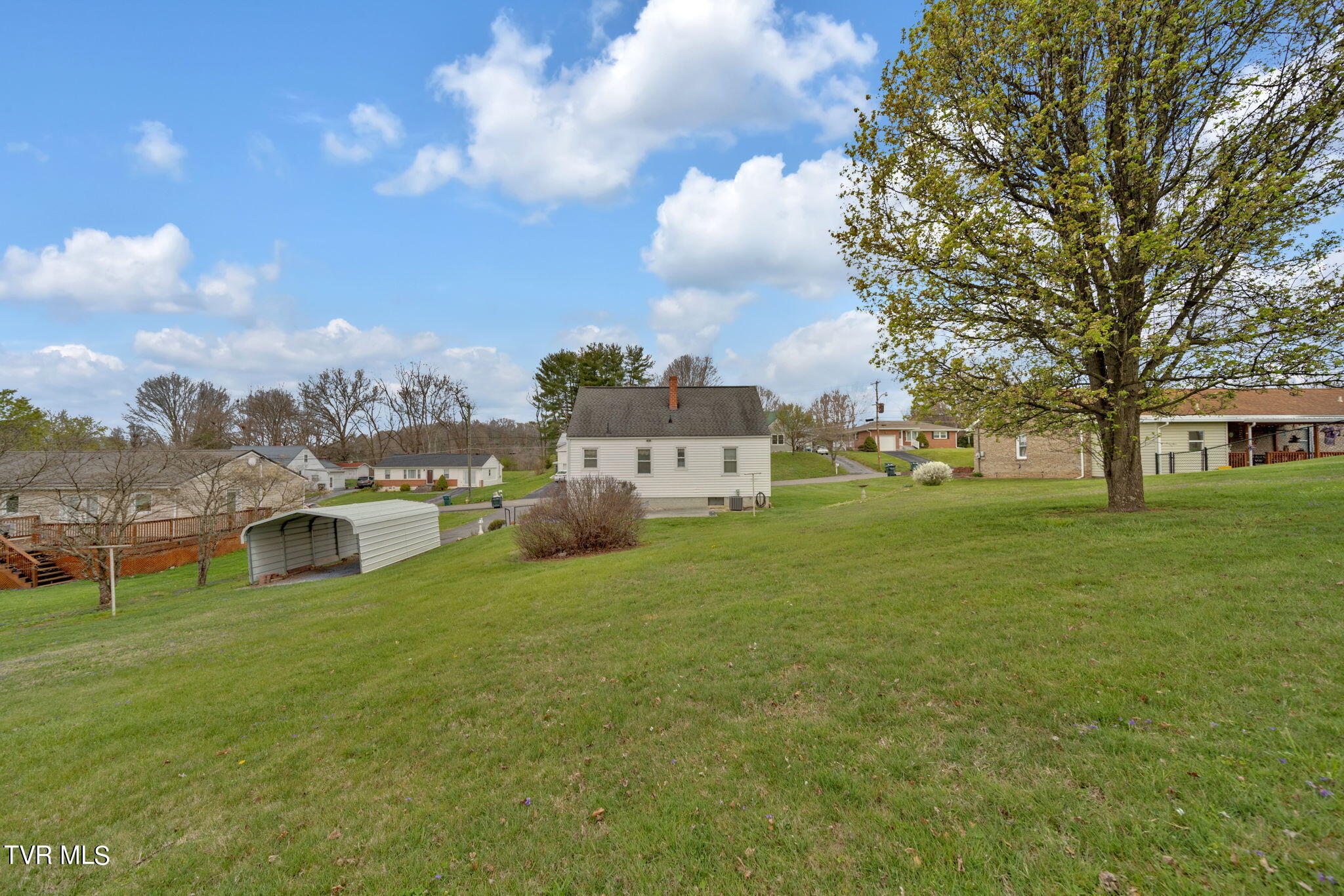 233 Cherokee Road Bristol, VA 24201 - Photo 27 of 31 27-web-or-mls-2B4A0764