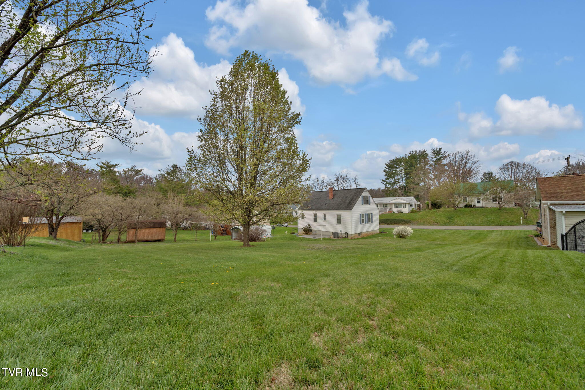 233 Cherokee Road Bristol, VA 24201 - Photo 28 of 31 28-web-or-mls-2B4A0769