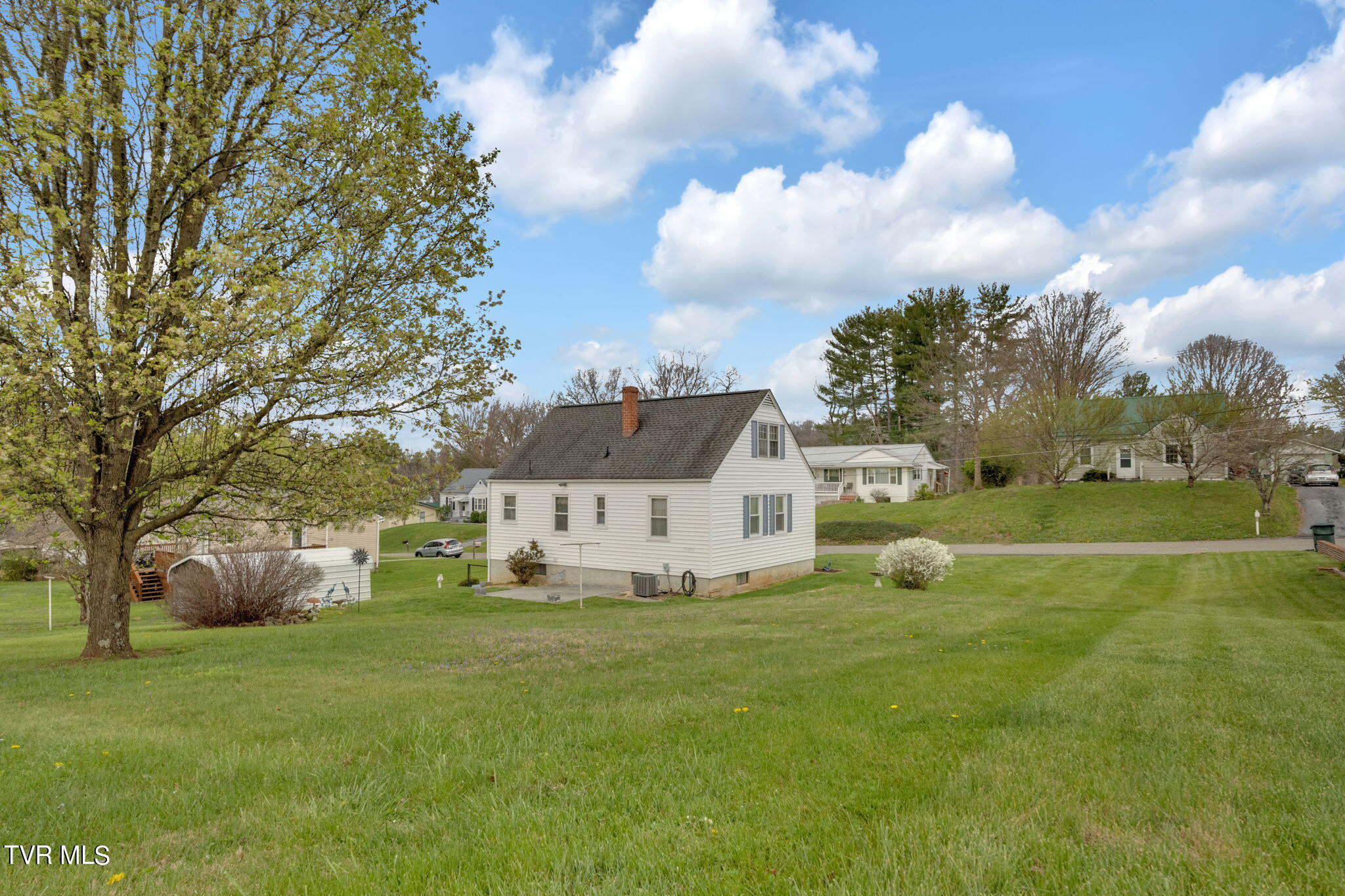 233 Cherokee Road Bristol, VA 24201 - Photo 29 of 31 29-web-or-mls-2B4A0774