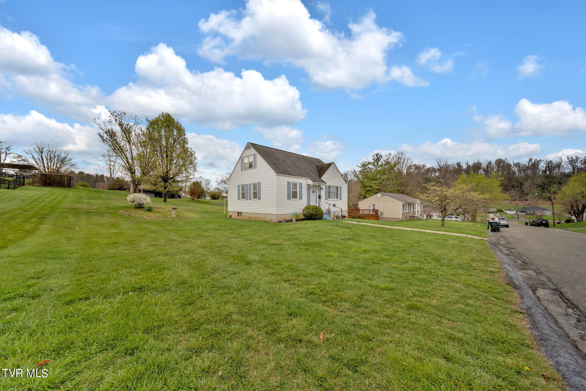 233 Cherokee Road Bristol, VA 24201 - Photo 30 of 31 30-web-or-mls-2B4A0779