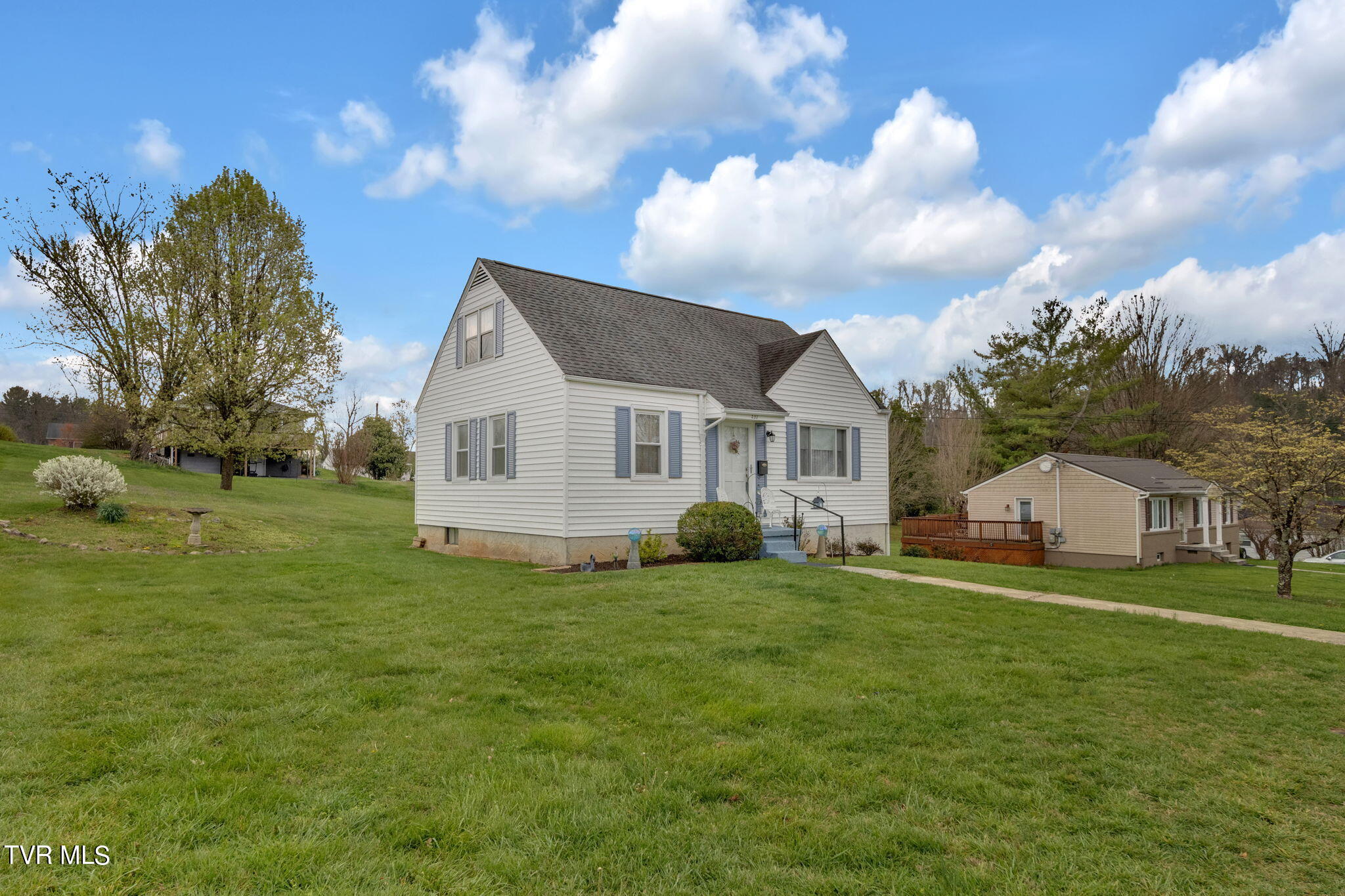 233 Cherokee Road Bristol, VA 24201 - Photo 31 of 31 31-web-or-mls-2B4A0784