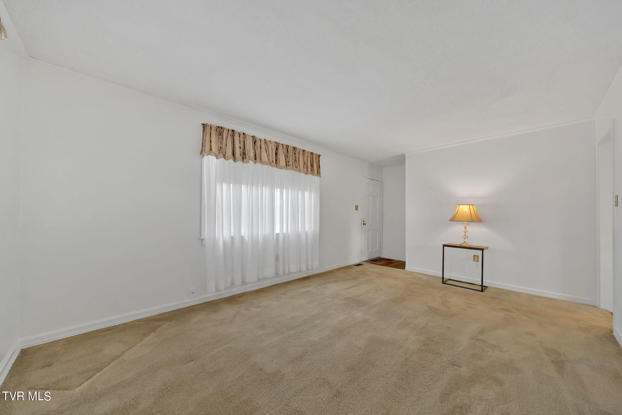 233 Cherokee Road Bristol, VA 24201 - Photo 4 of 31 21-web-or-mls-2B4A0724