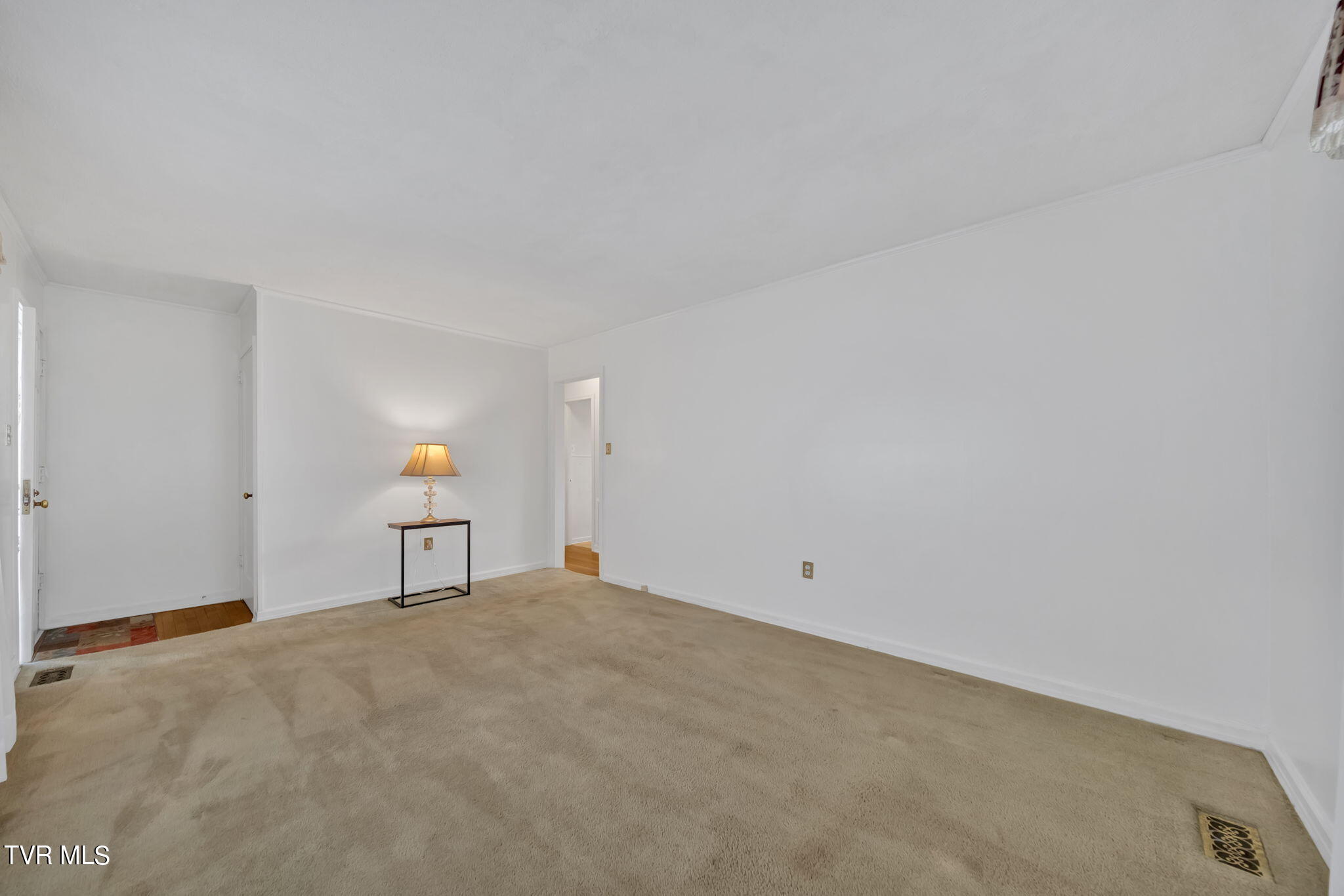 233 Cherokee Road Bristol, VA 24201 - Photo 5 of 31 22-web-or-mls-2B4A0719