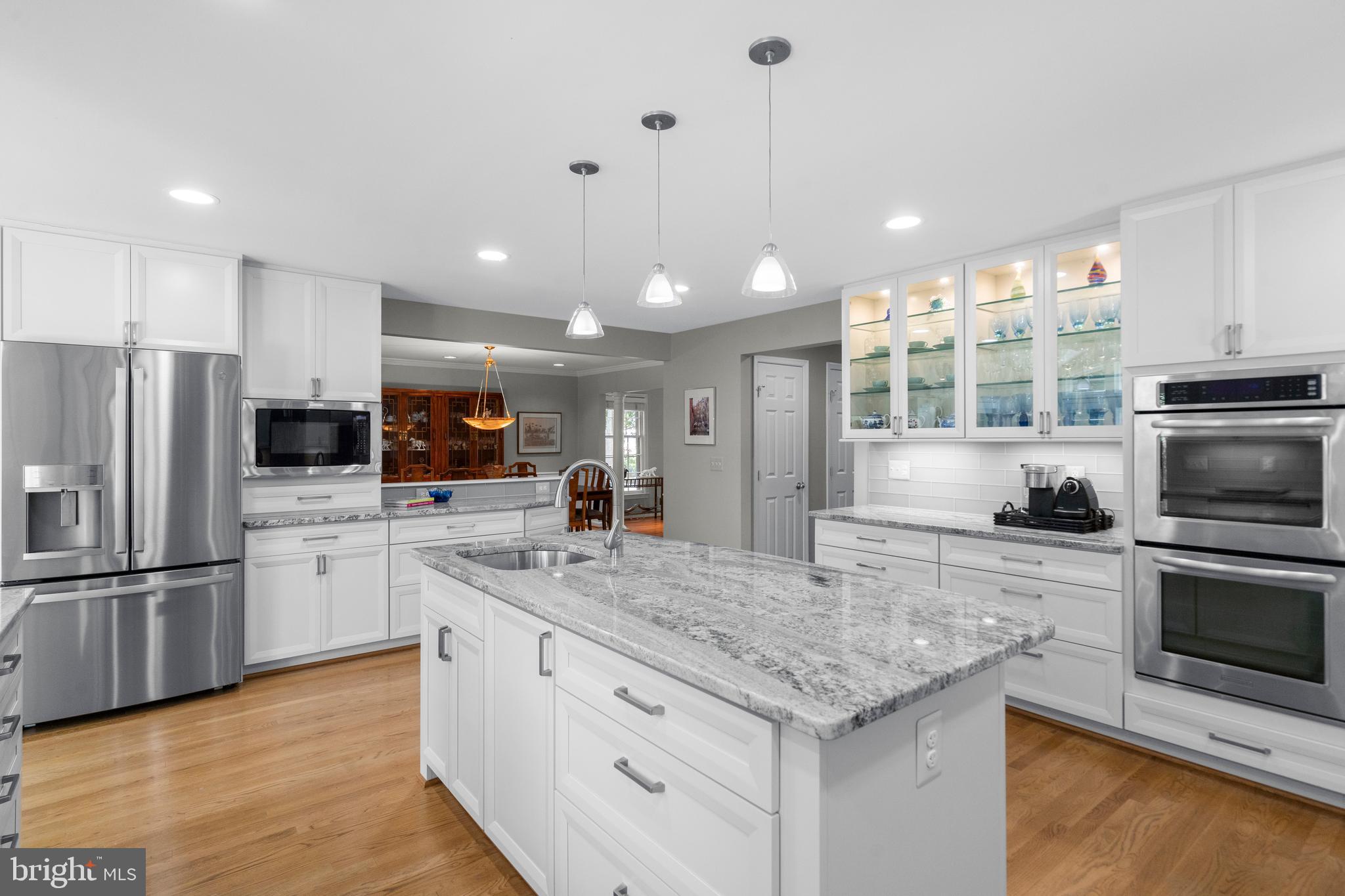 8808 Wooden Bridge Road Potomac, MD 20854 - Photo 15 of 53 Renovated Chef's Kitchen