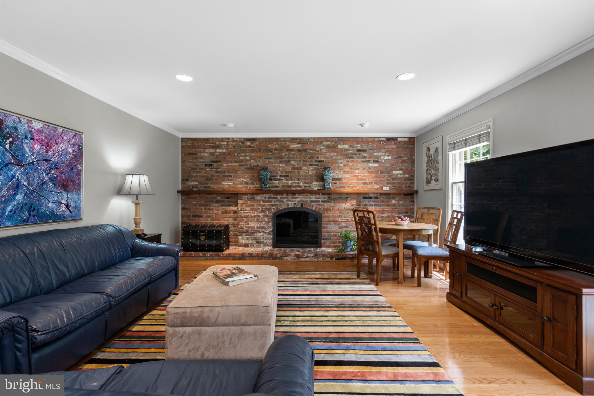 8808 Wooden Bridge Road Potomac, MD 20854 - Photo 20 of 53 Family Room