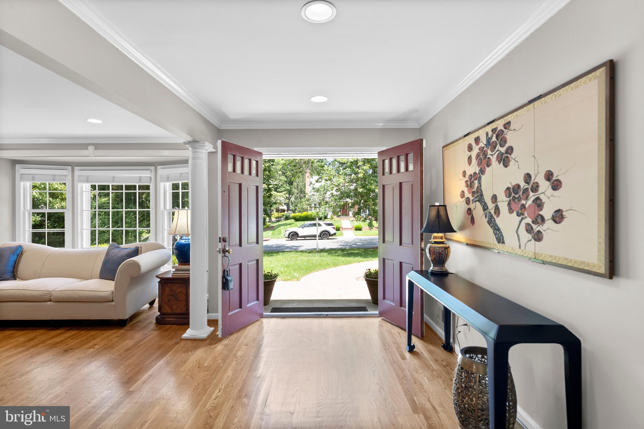 8808 Wooden Bridge Road Potomac, MD 20854 - Photo 4 of 53 Foyer