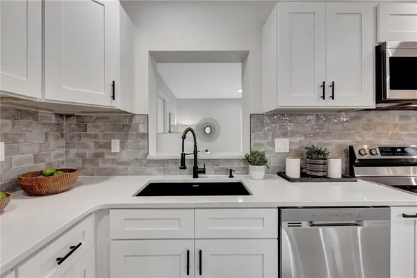 $3,195 | 6660 17th Lane North, St. Petersburg, FL 33702