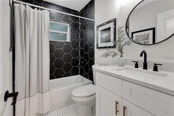 $3,195 | 6660 17th Lane North, St. Petersburg, FL 33702