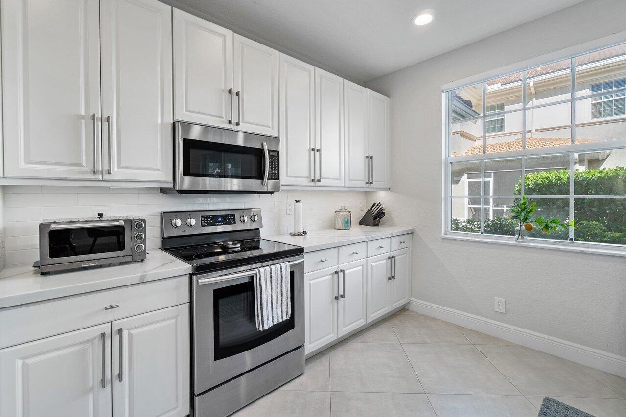 4443 Regal Court Delray Beach, FL 33445 - Photo 9 of 30 010-4443RegalCourt-DelrayBeach-FL-33445-