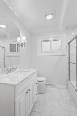 a view of empty room with wooden floor and ceiling fan