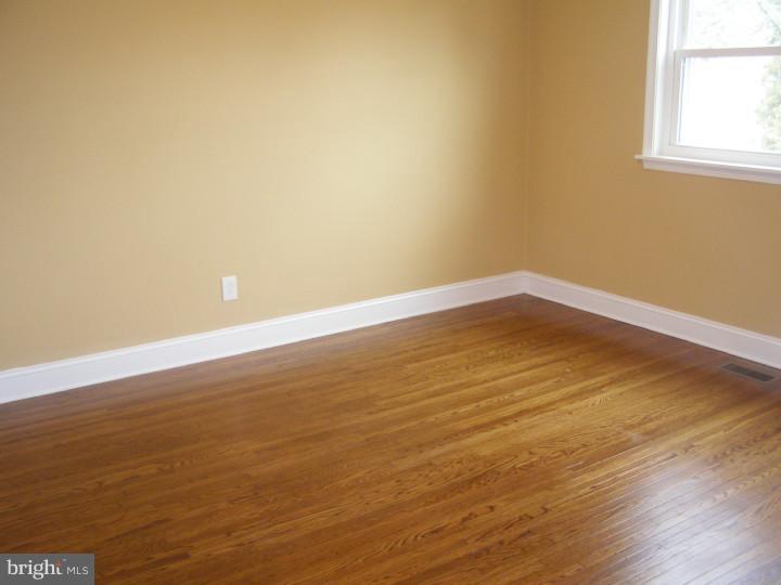 9718 Lochwood Road Philadelphia, PA 19115 - Photo 11 of 25 Gallery Image 11