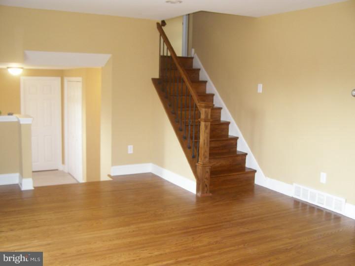 9718 Lochwood Road Philadelphia, PA 19115 - Photo 3 of 25 Gallery Image 3