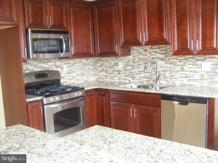 9718 Lochwood Road Philadelphia, PA 19115 - Photo 5 of 25 Gallery Image 5