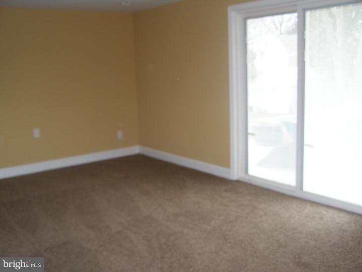 9718 Lochwood Road Philadelphia, PA 19115 - Photo 6 of 25 Gallery Image 6