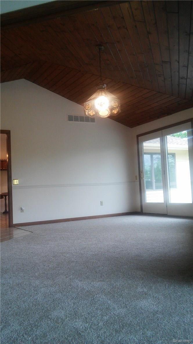 4400 North Latson Road Howell, MI 48855 - Photo 19 of 31 16Dinning.jpg