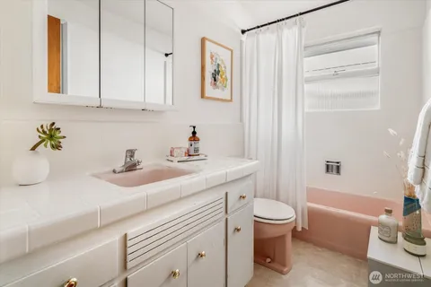 $774,000 | 4225 46th Avenue South, Seattle, WA 98118