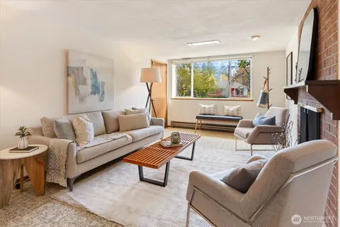 $774,000 | 4225 46th Avenue South, Seattle, WA 98118