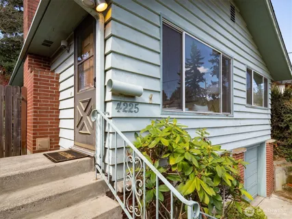 $774,000 | 4225 46th Avenue South, Seattle, WA 98118