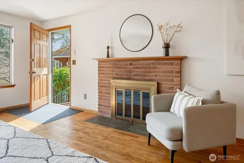 $774,000 | 4225 46th Avenue South, Seattle, WA 98118