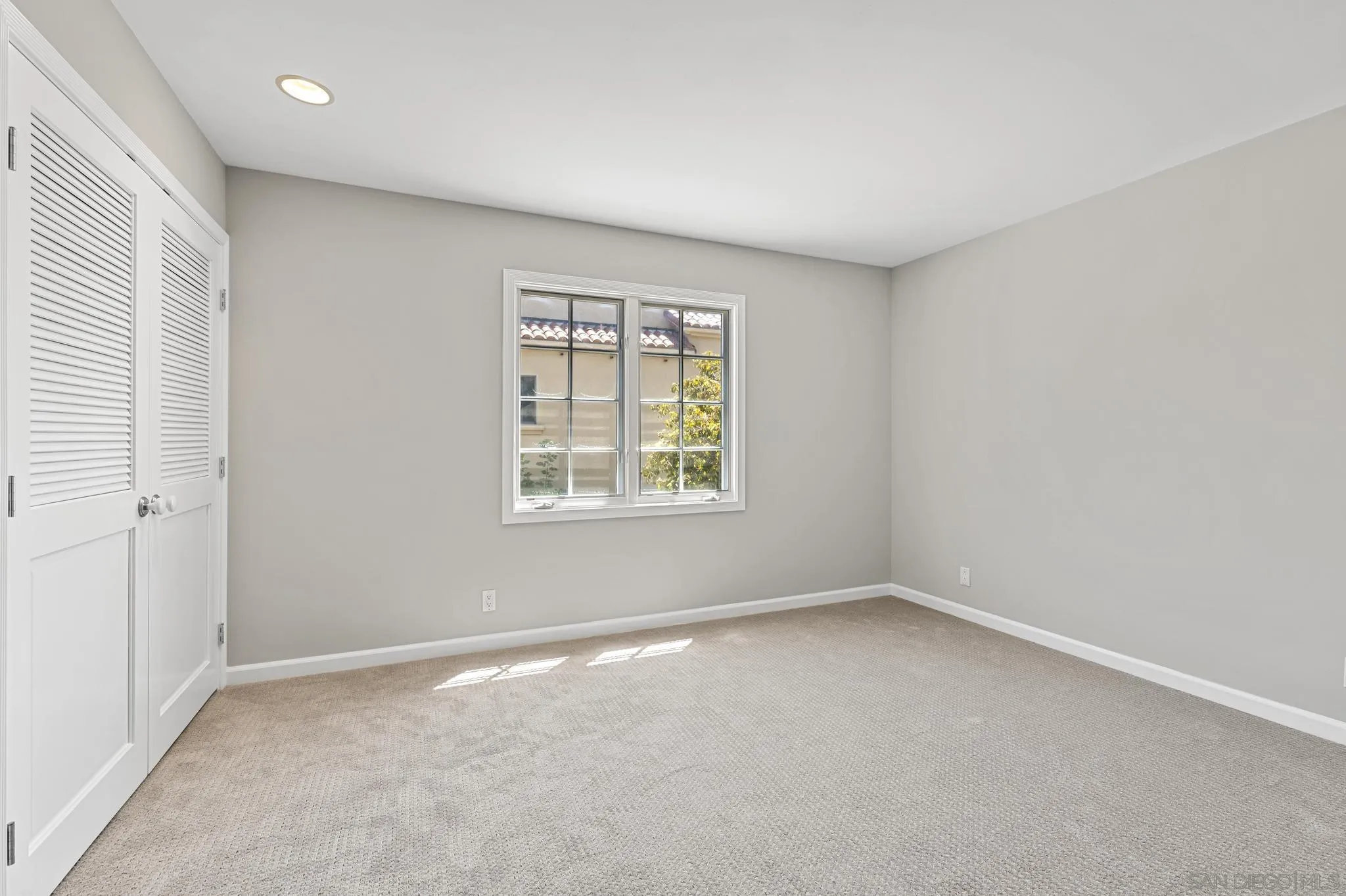 7231 Draper Avenue La Jolla, CA 92037 - Photo 19 of 26 an empty room with a window