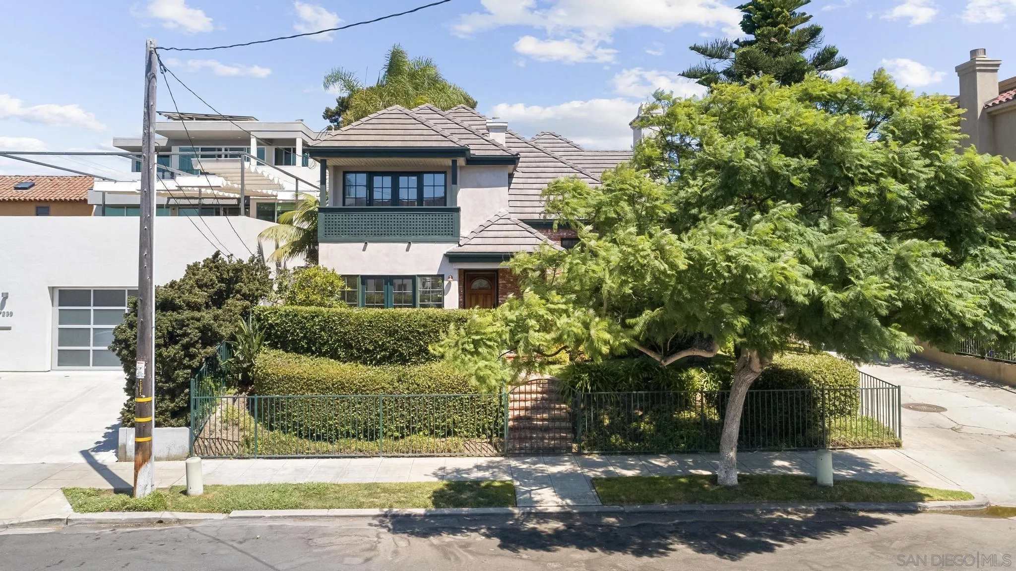 7231 Draper Avenue La Jolla, CA 92037 - Photo 21 of 26 a sign on the side of a road