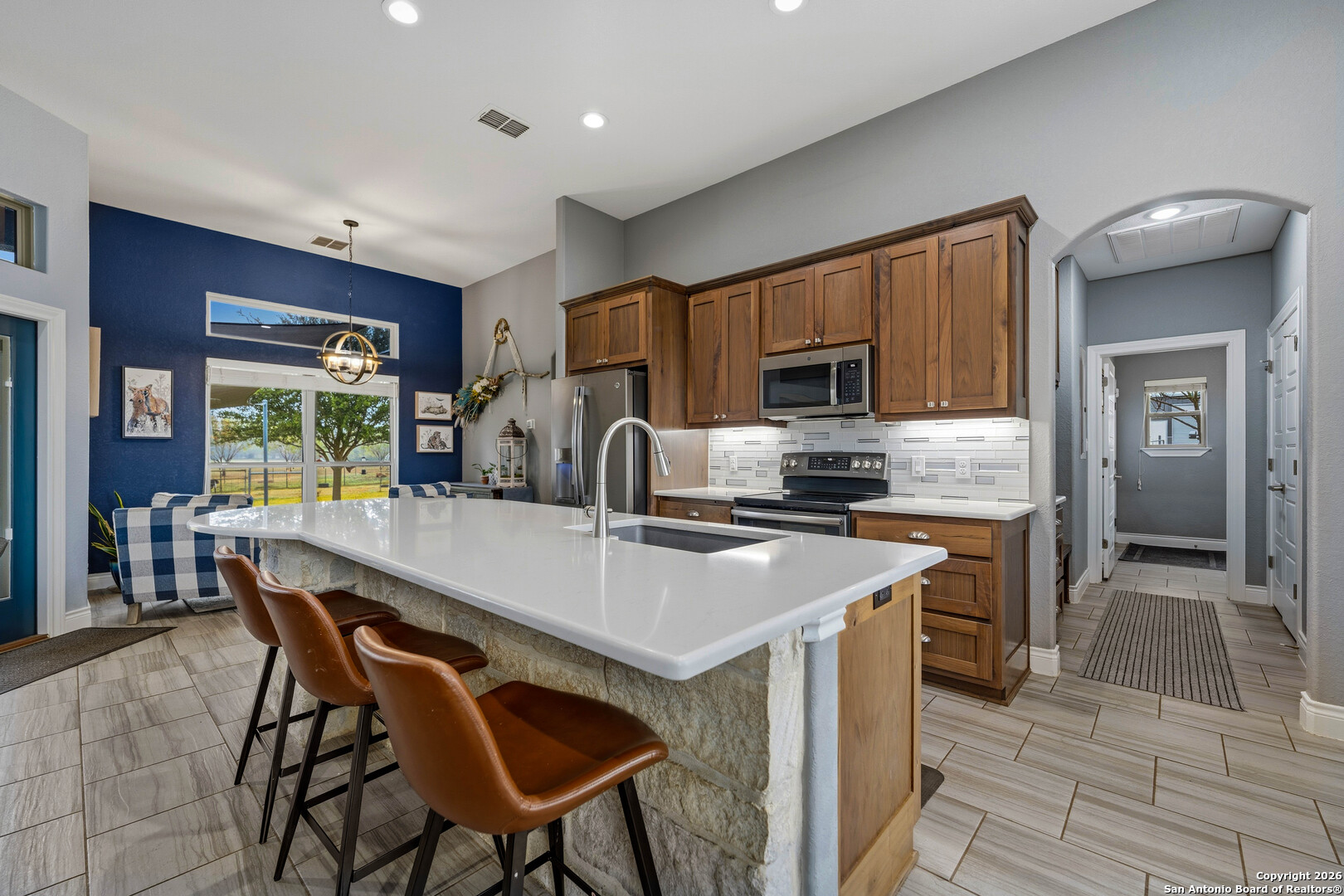 3585 Pittman Road St. Hedwig, TX 78152 - Photo 5 of 36 a kitchen with a stove a refrigerator and a dining table