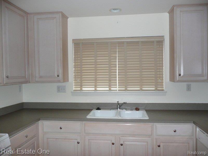 41615 Glade Road, Unit 28 Canton, MI 48187 - Photo 8 of 25 KITCHEN 2.JPG