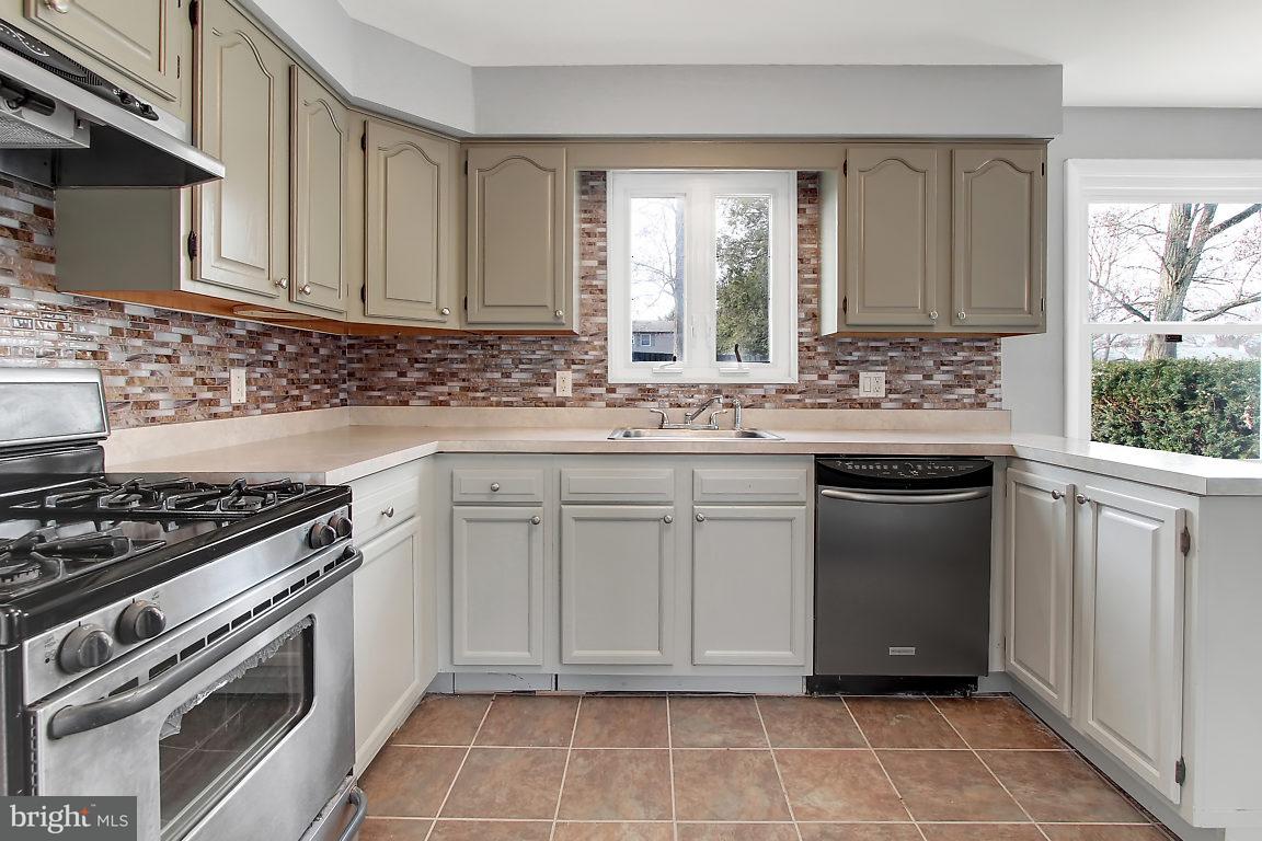1840 Roxboro Road York, PA 17402 - Photo 5 of 28