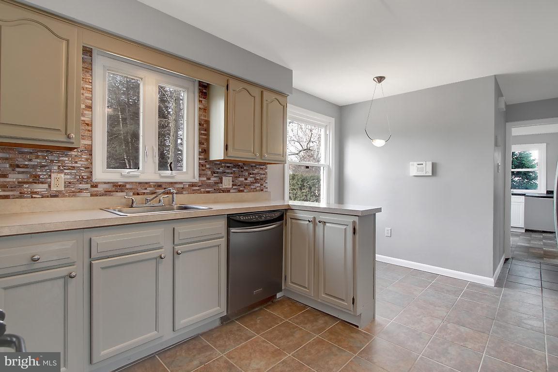 1840 Roxboro Road York, PA 17402 - Photo 6 of 28