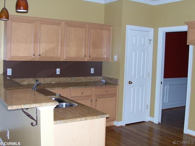 2721 Rudwick Road Glen Allen, VA 23060 - Photo 3 of 10 Kitchen - Beautiful Kitchen offers, 42' in "Spice"