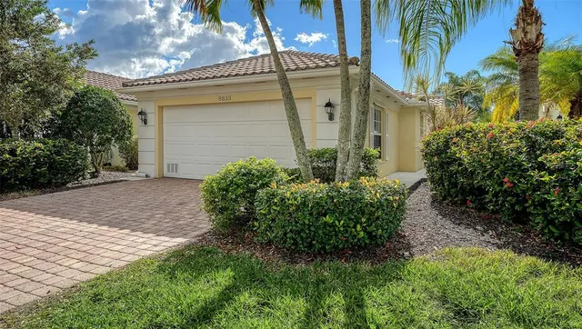 $425,000 | 8833 Etera Drive, Sarasota, FL 34238