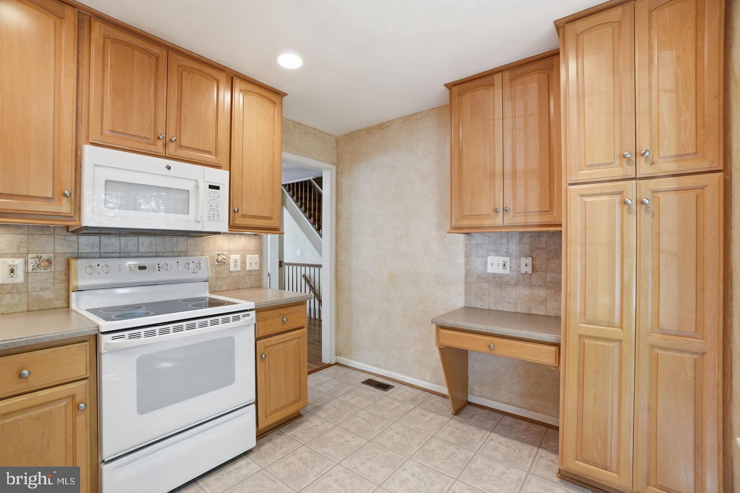 2391 Hunters Square Court Reston, VA 20191 - Photo 8 of 25