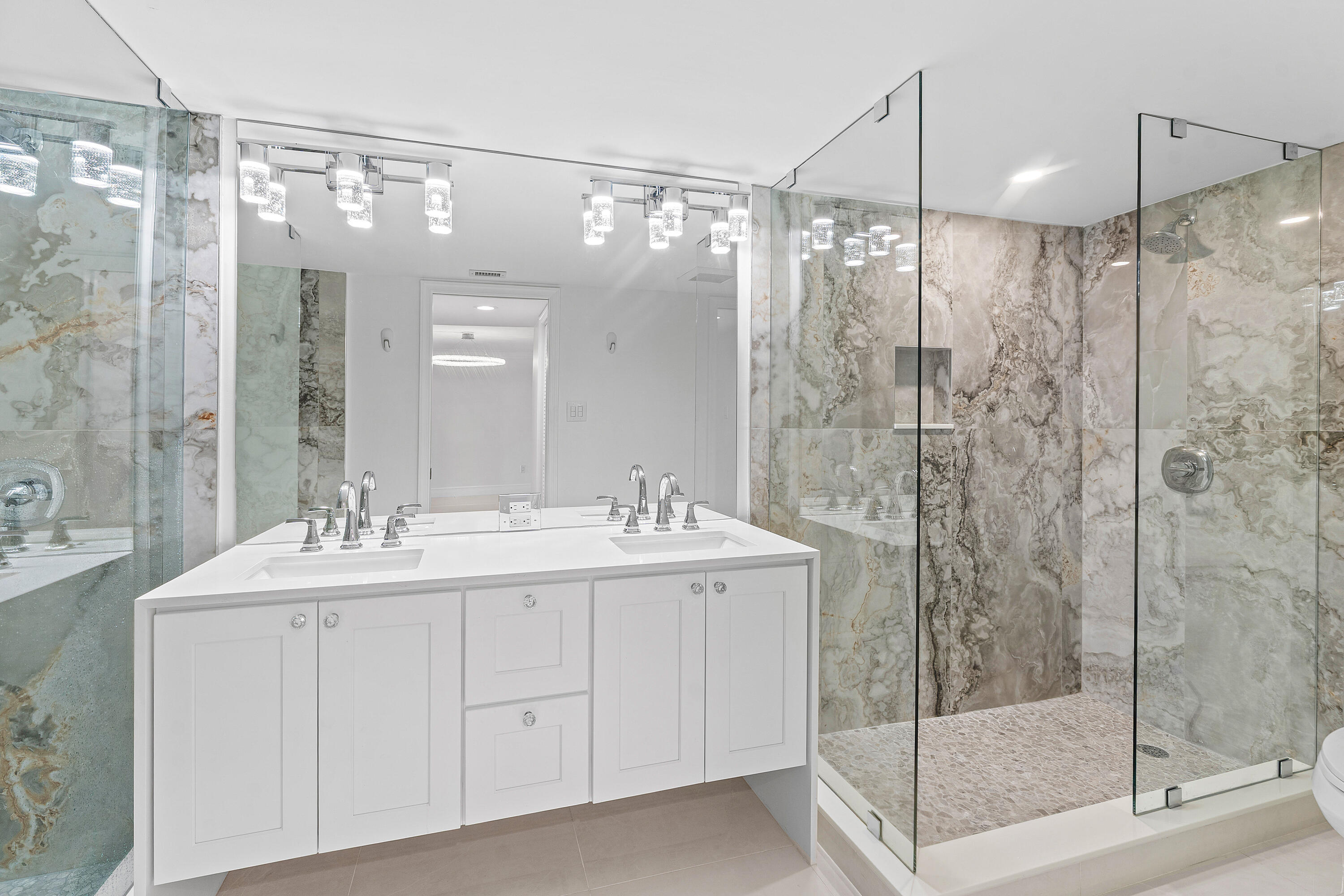 5380 North Ocean Drive, Unit 5A Riviera Beach, FL 33404 - Photo 14 of 38 Primary Bathroom