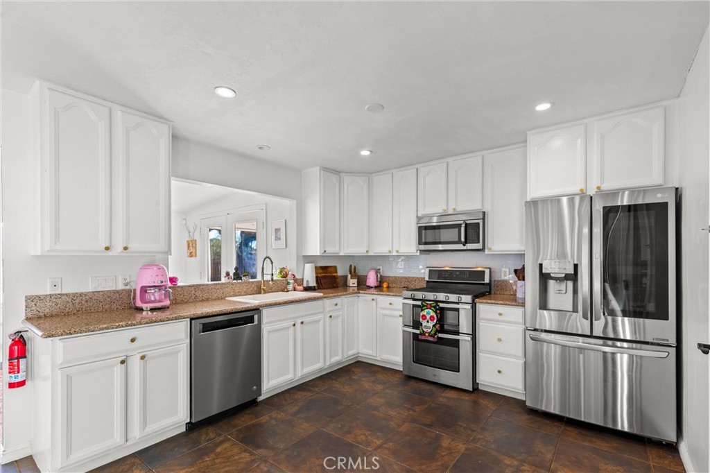 7914 Grand Yucca Valley, CA 92284 - Photo 14 of 48