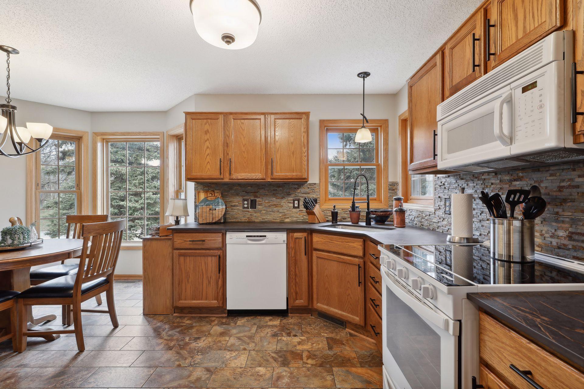 2124 Southwind Road Maplewood, MN 55109 - Photo 8 of 29 Gallery Image 8