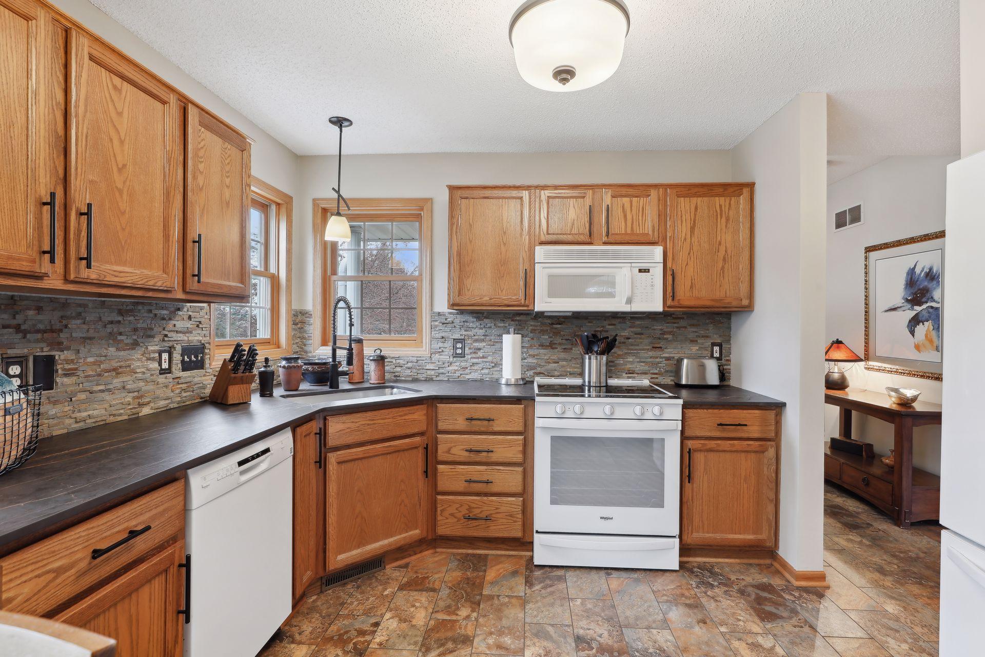 2124 Southwind Road Maplewood, MN 55109 - Photo 9 of 29 Gallery Image 9