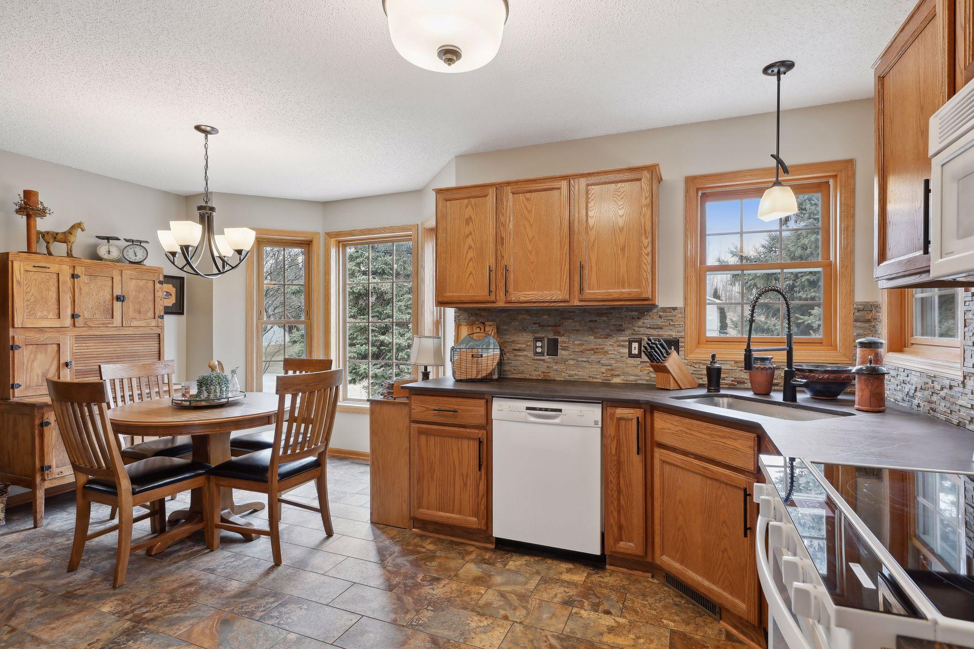 2124 Southwind Road Maplewood, MN 55109 - Photo 10 of 29 Gallery Image 10