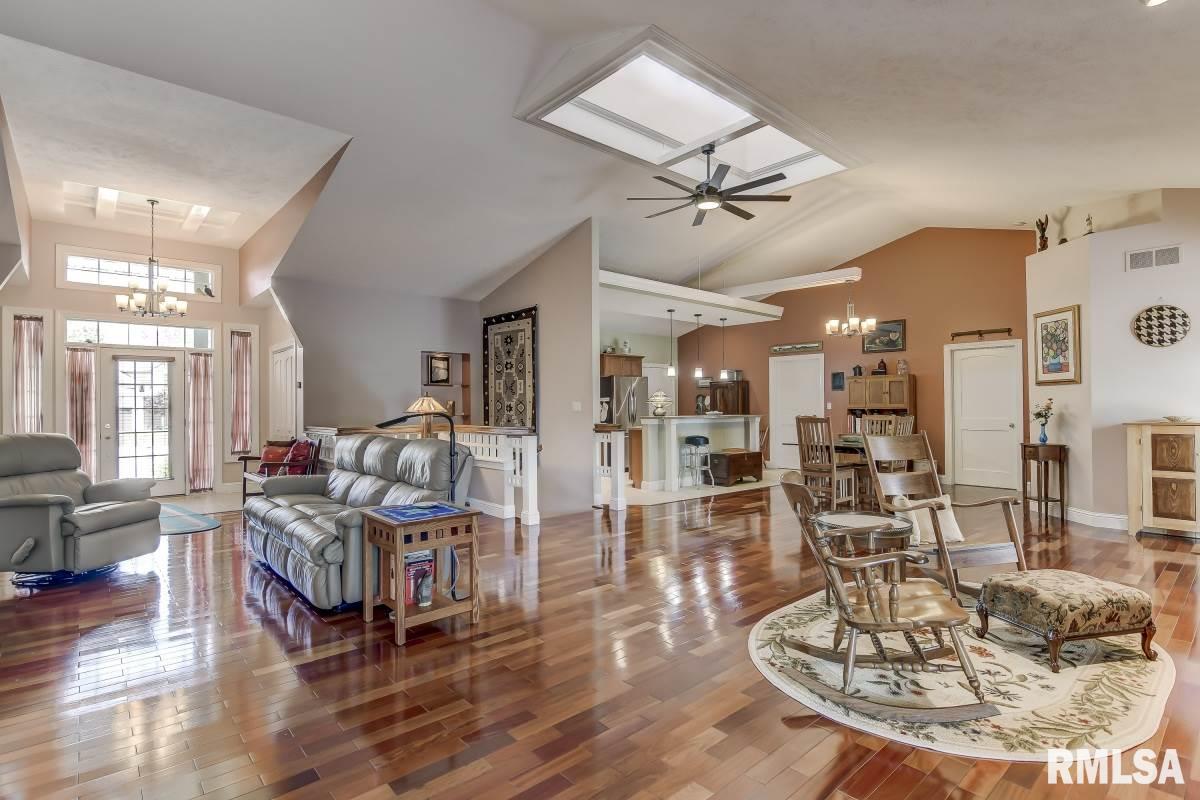 1512 Saltcedar Court Springfield, IL 62712 - Photo 3 of 36