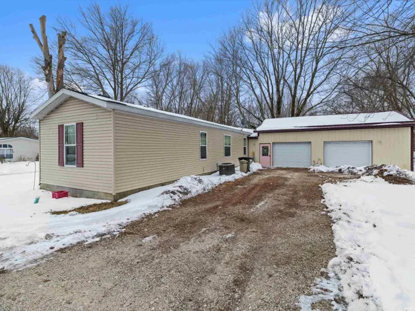 $199,900 | 1783 East Private Road 485 North, Petersburg, IN 47567
