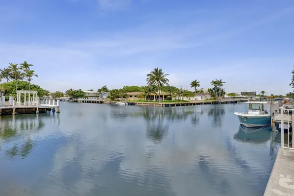 $1,950,000 | 5711 Bayview Drive, Fort Lauderdale, FL 33308