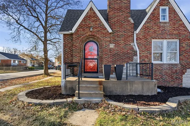 $349,900 | 8925 Eden Avenue, St. Louis, MO 63123