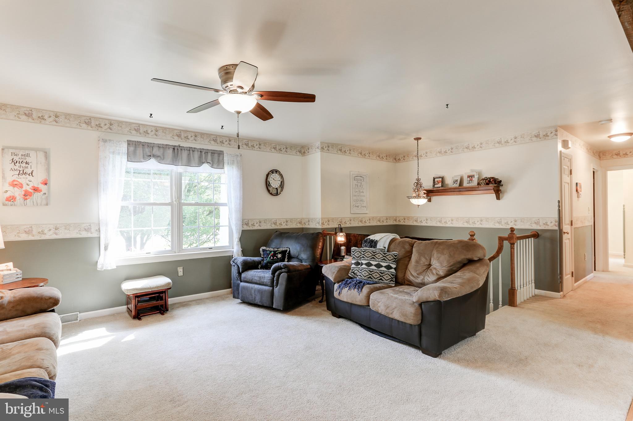 2135 River Road Bainbridge, PA 17502 - Photo 5 of 34 Living room