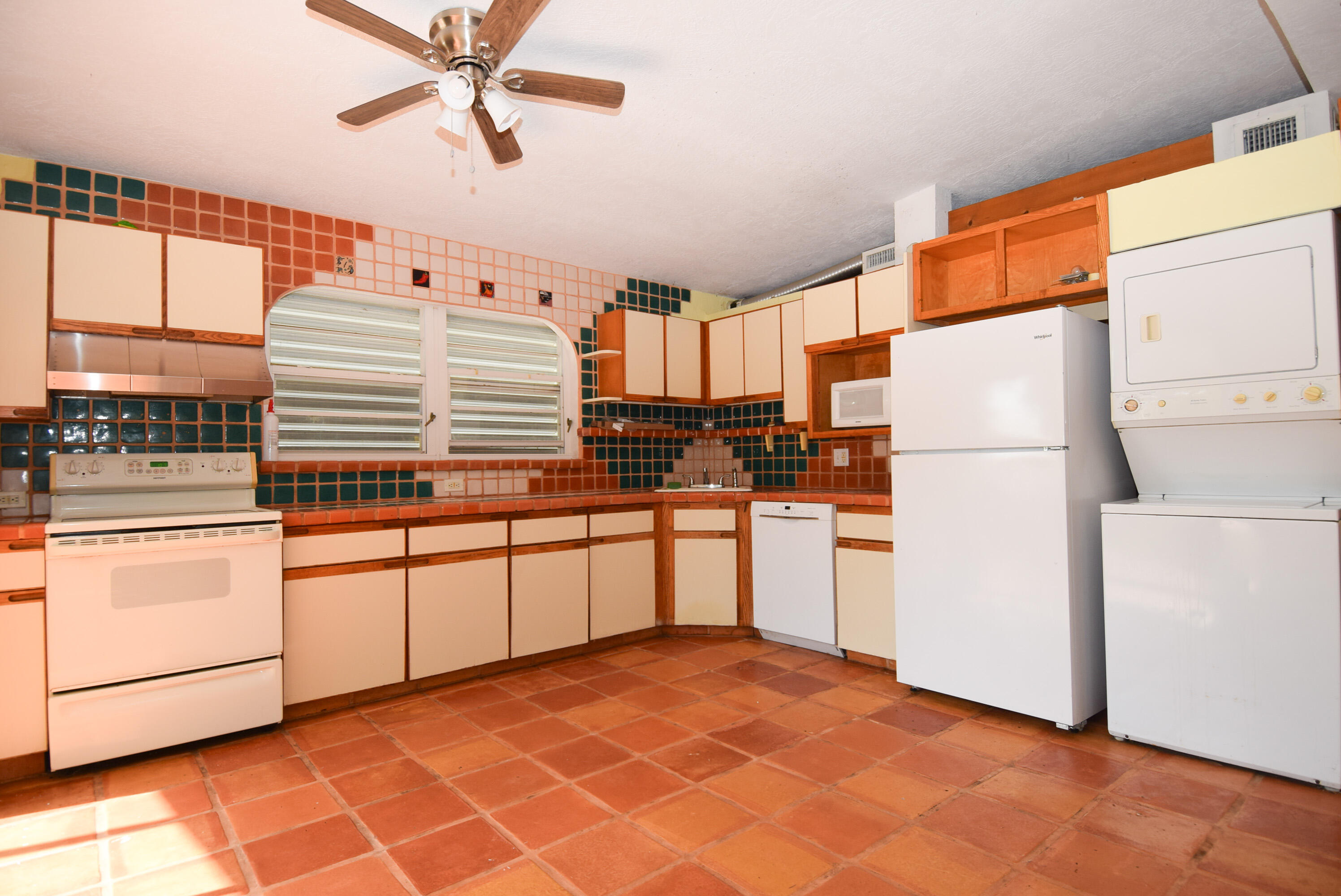 60 Southeast Marlin Avenue Key Largo, FL 33037 - Photo 5 of 46 DSC_0555-2
