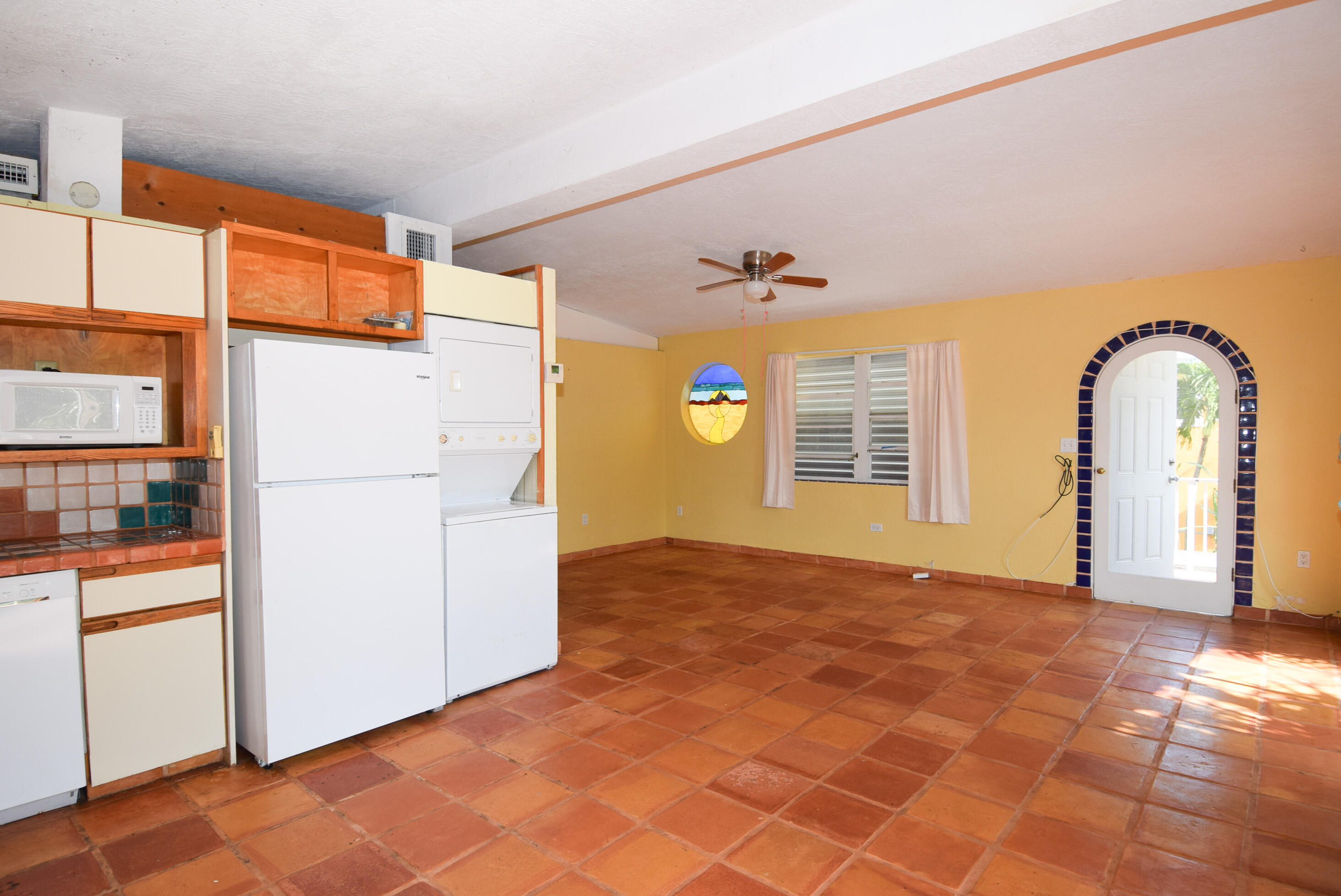 60 Southeast Marlin Avenue Key Largo, FL 33037 - Photo 6 of 46 a view of a livingroom with furniture and an entrance