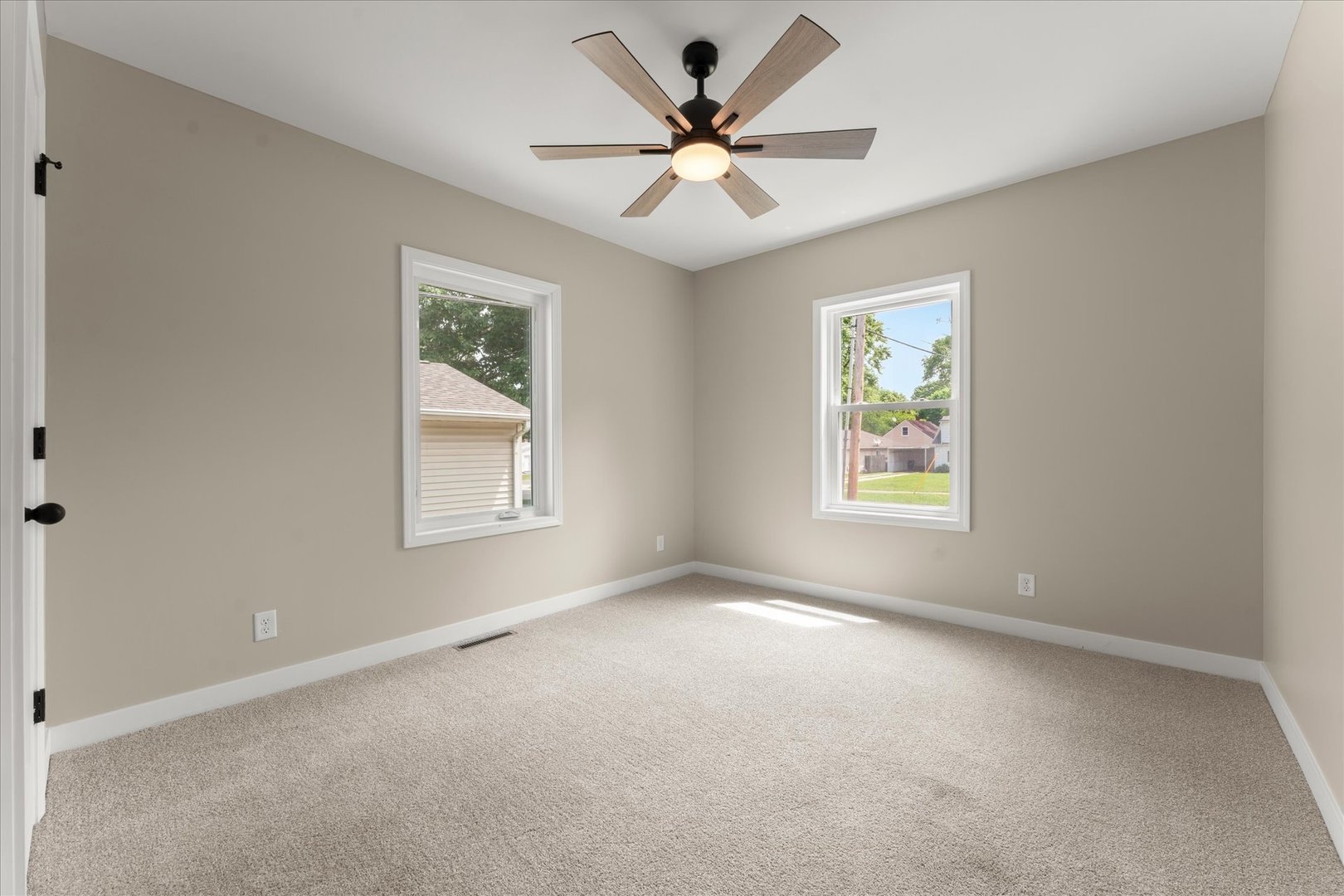 305 South Fair Street Champaign, IL 61821 - Photo 20 of 41 an empty room with windows and ceiling fan